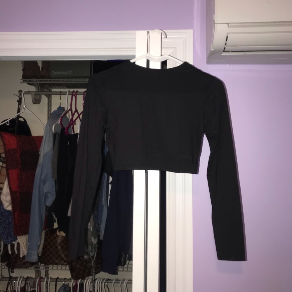 Laura’s Boutique Cropped Shirt Medium